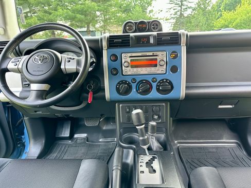 Used 2013 Toyota FJ Cruiser 4WD w/ Upgrade Pkg image 16
