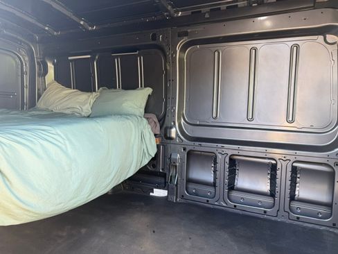 Used 2021 Ford Transit 250 Medium Roof AWD image 8