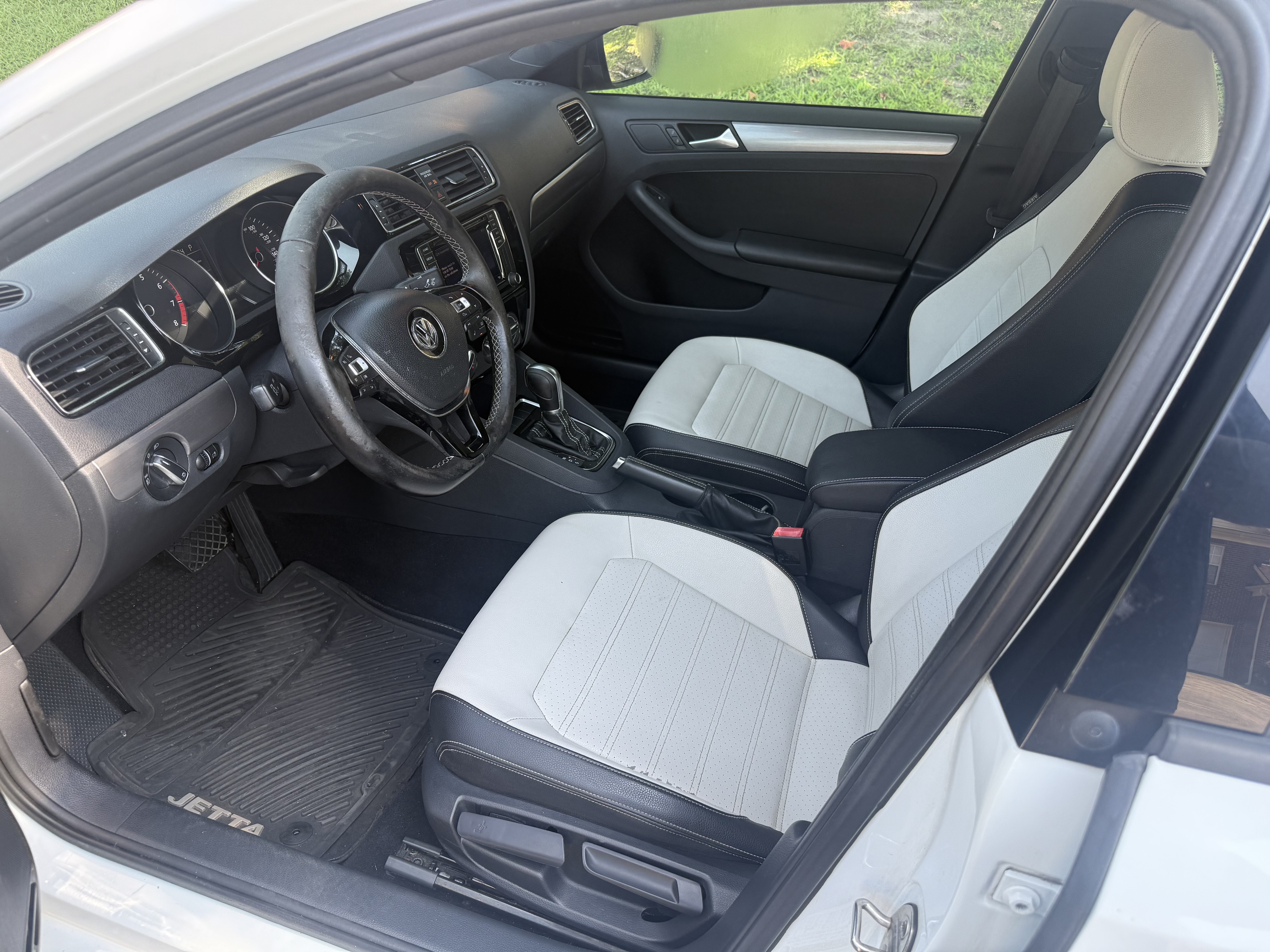 Used 2017 Volkswagen Jetta Sport FWD image 10