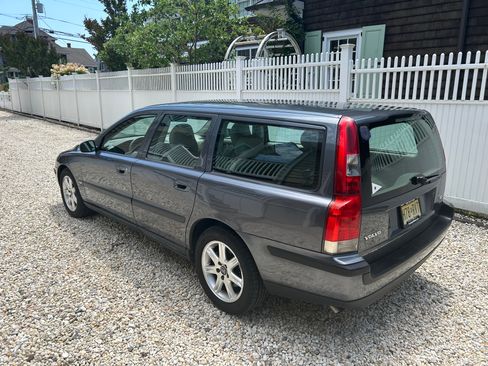 Used 2004 Volvo V70 2.5T FWD image 12