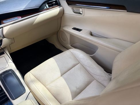 Used 2013 Lexus ES 350 w/ Luxury Pkg FWD image 14