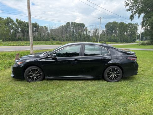 Used 2024 Toyota Camry SE AWD/4WD image 4