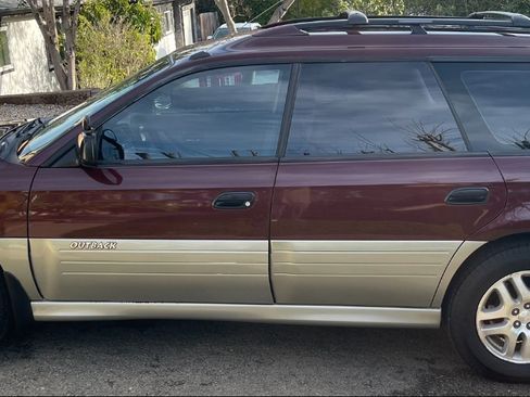 Used 2000 Subaru Outback Wagon image 2