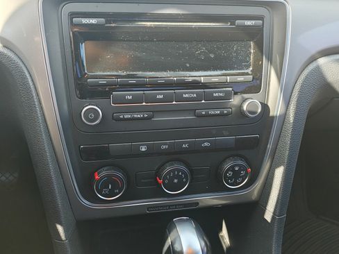 Used 2014 Volkswagen Passat 1.8T S image 9