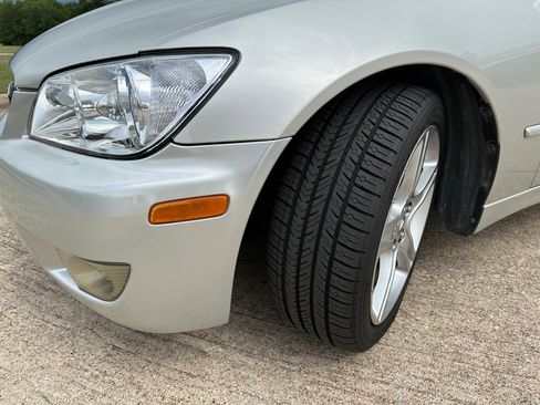 Used 2005 Lexus IS 300 RWD image 10