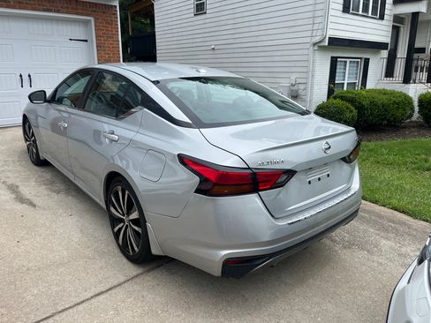 Used 2021 Nissan Altima 2.5 SR FWD image 16