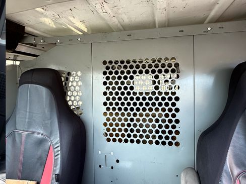 Used 2010 Ford E-250 and Econoline 250 image 4