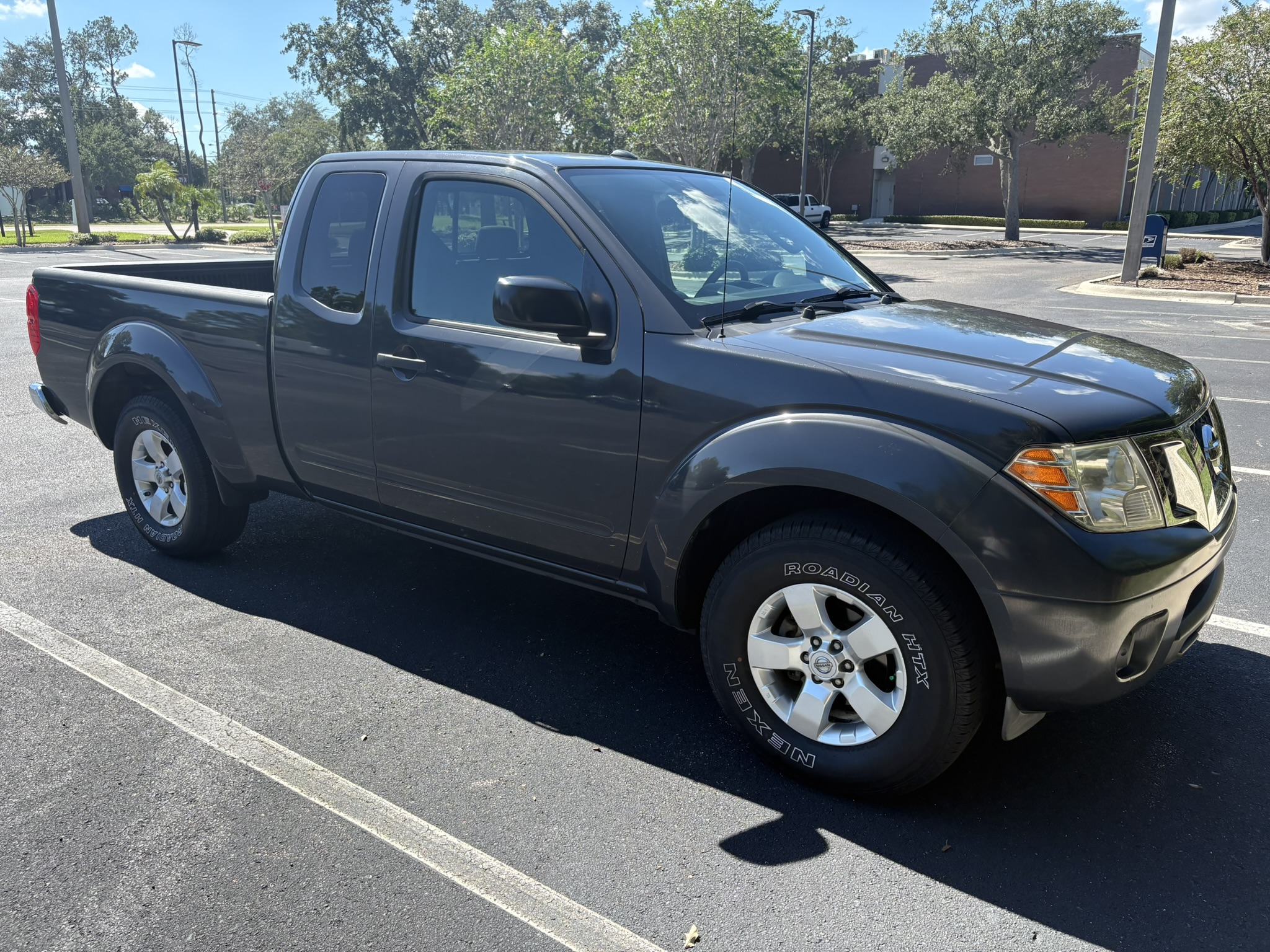 Used 2013 Nissan Frontier SV RWD image 1