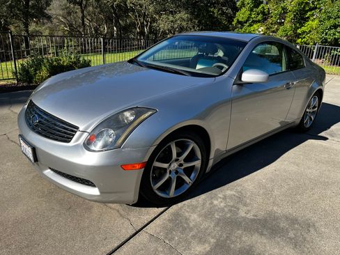 Used 2004 INFINITI G35 Coupe w/ Premium Pkg RWD image 2