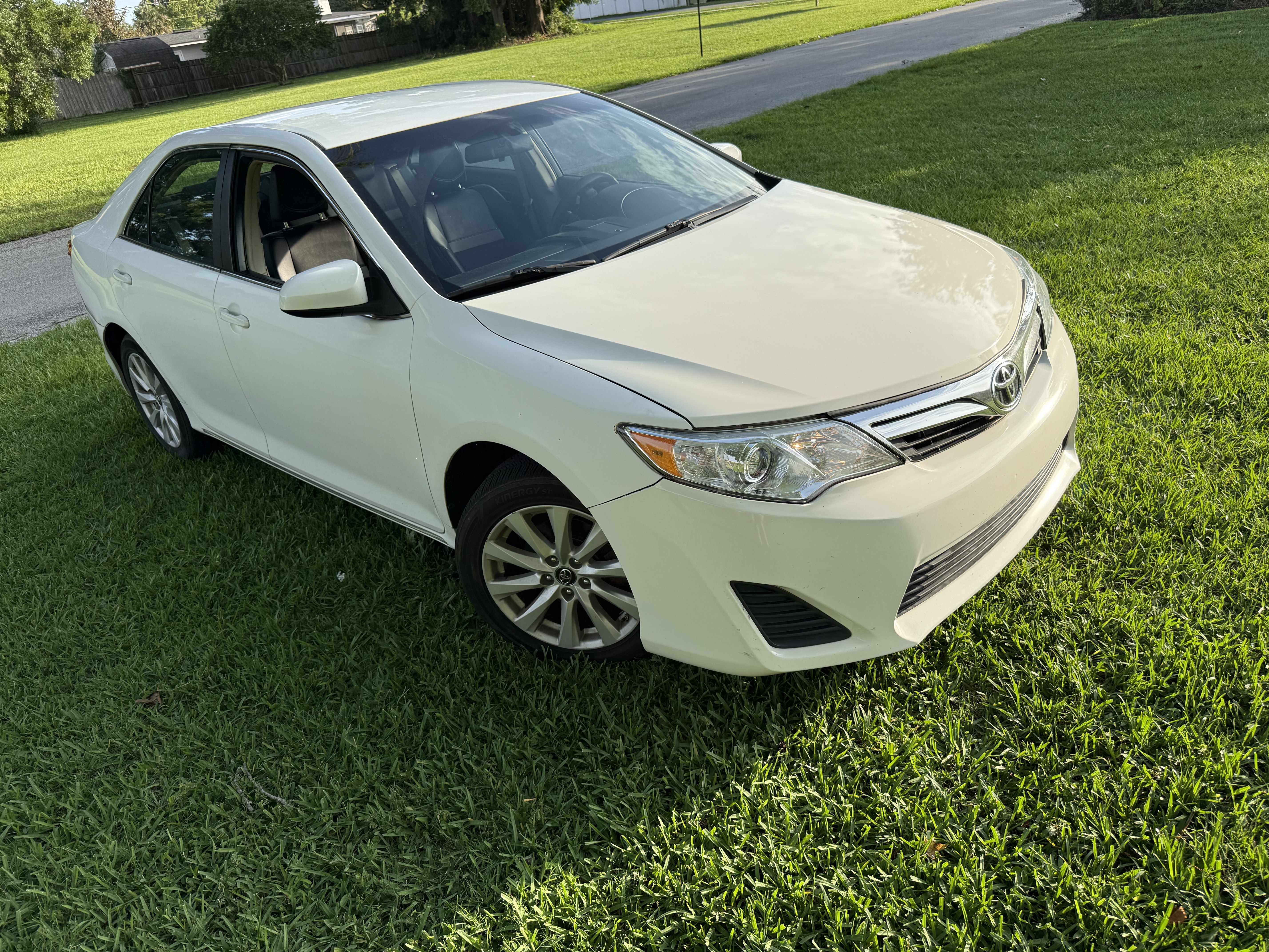 Used 2012 Toyota Camry LE FWD image 1