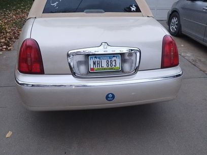 Used 2001 Lincoln Town Car Signature