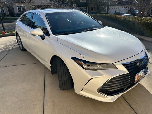 Used 2022 Toyota Avalon Limited image 5