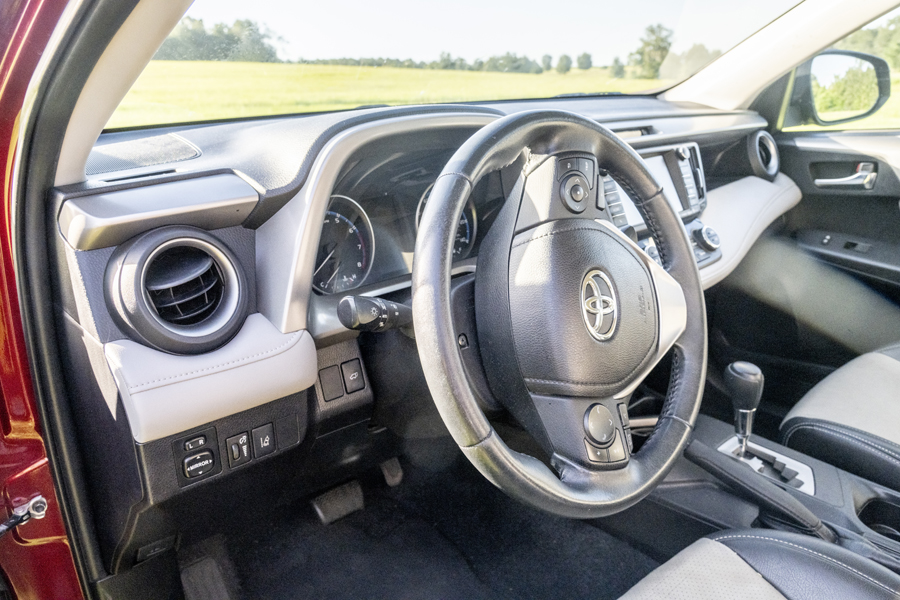 Used 2018 Toyota RAV4 XLE FWD image 15