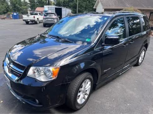 Used 2019 Dodge Grand Caravan SXT image 5