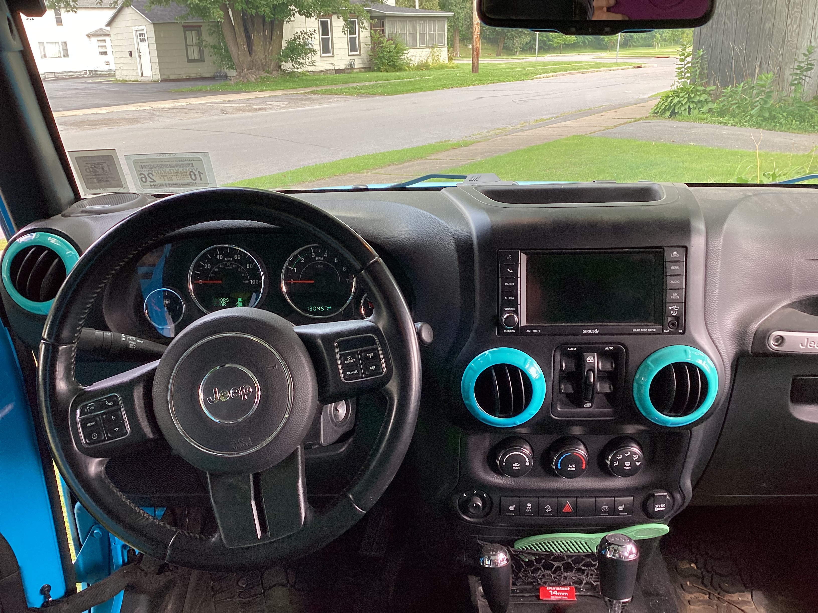 Used 2017 Jeep Wrangler Unlimited Sahara w/ Connectivity Group AWD/4WD image 9