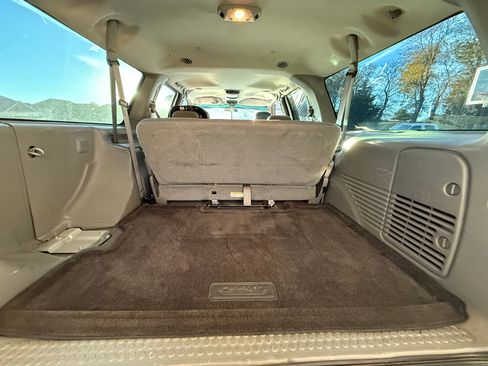 Used 2005 Ford Excursion XLT image 11