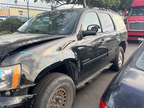 Used 2013 Chevrolet Tahoe LT image 2
