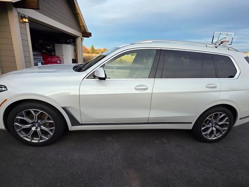 Used 2021 BMW X7 xDrive40i w/ Premium Package image 2