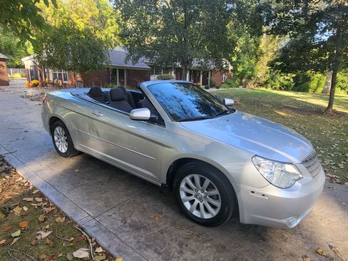 Used 2010 Chrysler Sebring Touring image 6
