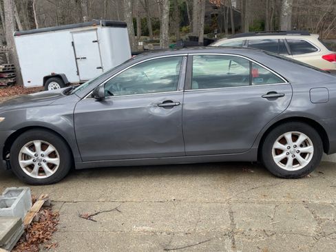 Used 2011 Toyota Camry LE w/ LE Extra-Value Pkg image 2