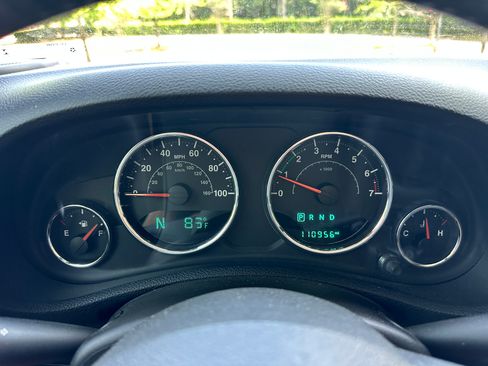 Used 2015 Jeep Wrangler Unlimited Sahara w/ Connectivity Group AWD/4WD image 9