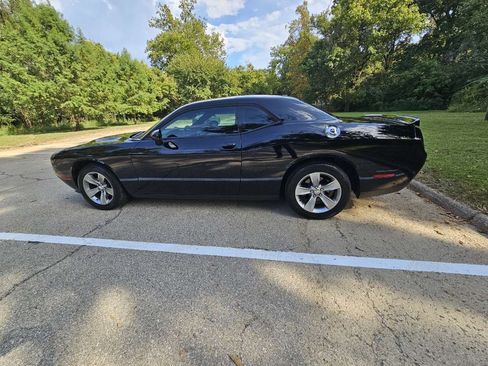Used 2019 Dodge Challenger SXT RWD image 6