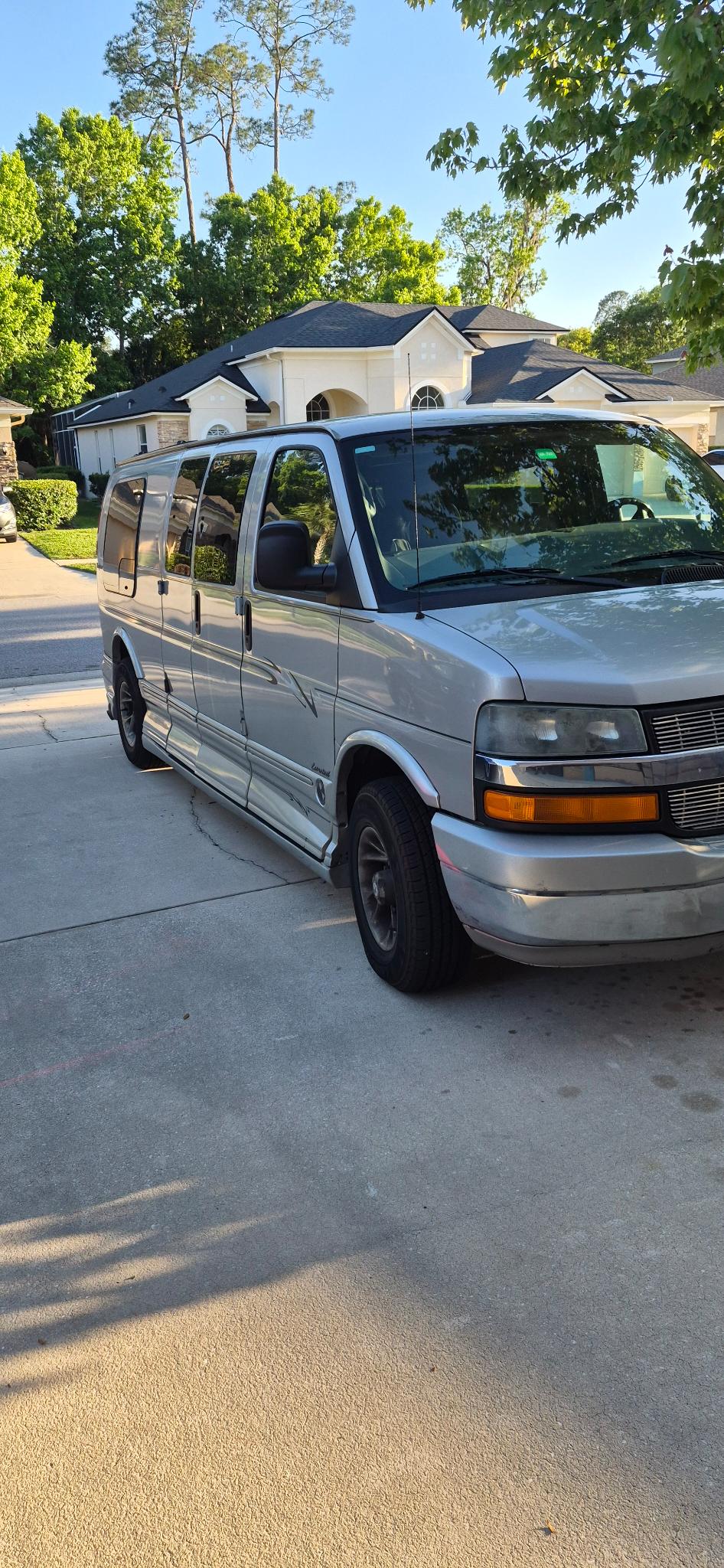 Used 2005 Chevrolet Express 2500 Extended w/ Preferred Equipment Group RWD image 16