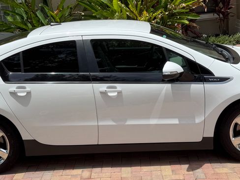 Used 2013 Chevrolet Volt Premium w/ Premium Trim Package FWD image 5