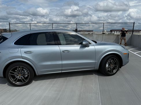 Used 2020 Porsche Cayenne Turbo AWD/4WD image 4