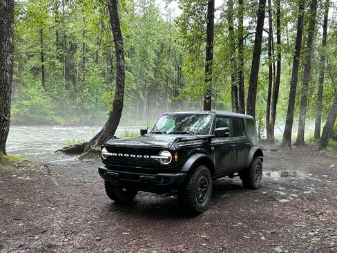 Used 2023 Ford Bronco Wildtrak image 2