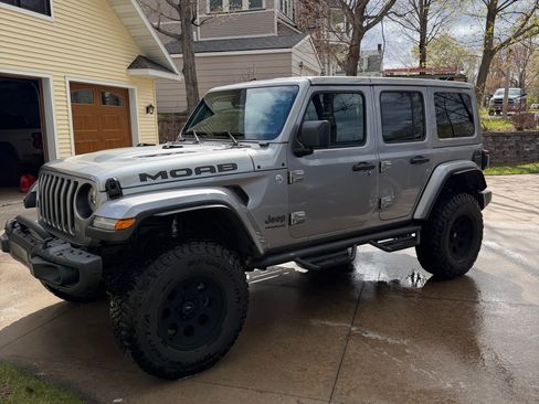 Used 2019 Jeep Wrangler Unlimited Sahara w/ Quick Order Package 24M Moab AWD/4WD image 11