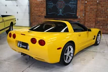 Used 2004 Chevrolet Corvette Coupe w/ Roof Package RWD image 2