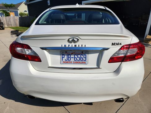 Used 2012 INFINITI M56 x w/ Deluxe Touring Pkg AWD/4WD image 5