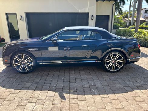 Used 2017 Bentley Continental GT image 1