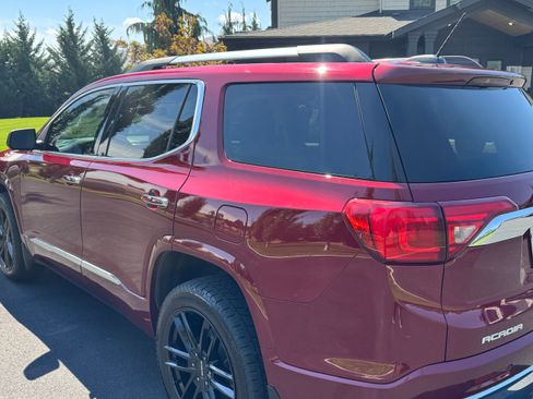 Used 2018 GMC Acadia Denali w/ Technology Package AWD/4WD image 2
