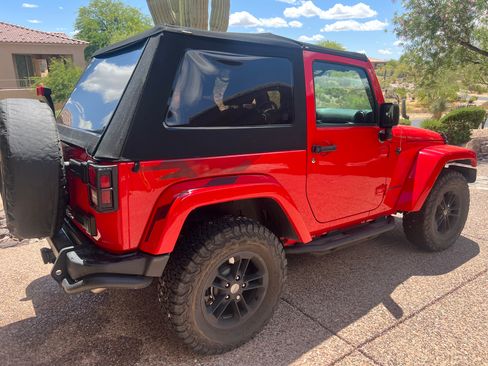 Used 2017 Jeep Wrangler Sahara AWD/4WD image 8