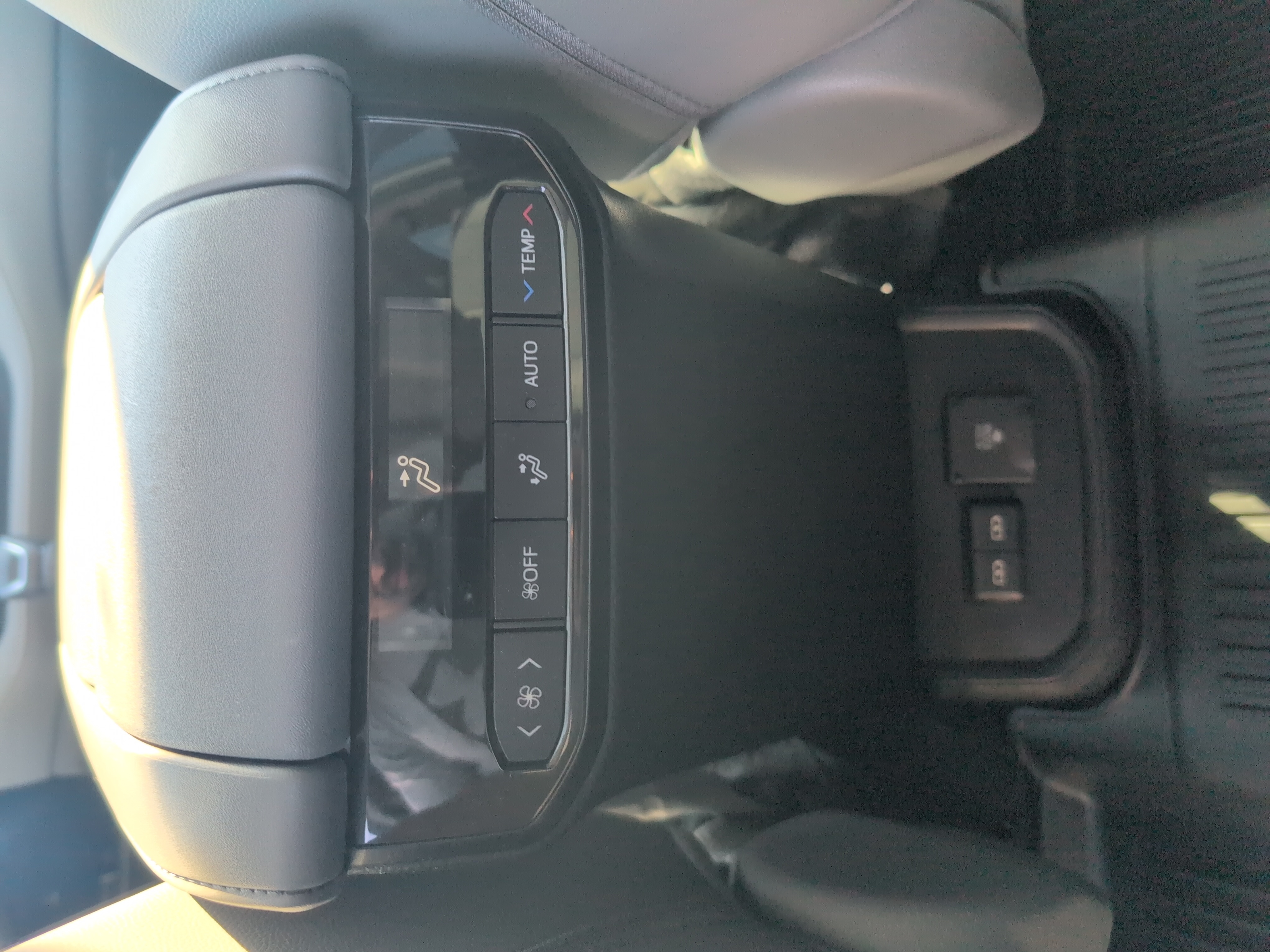 Used 2023 Toyota Highlander Limited FWD image 32
