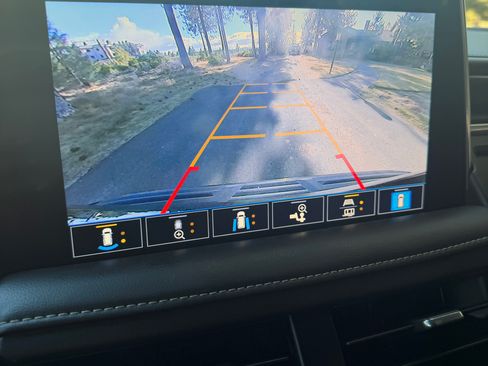 Used 2021 GMC Yukon SLT image 4