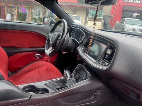 Used 2015 Dodge Challenger SRT w/ Technology Group RWD image 12