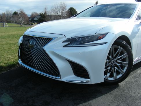 Used 2018 Lexus LS 500 500 Sedan 4D w/ Accessory Package (Z2) image 6