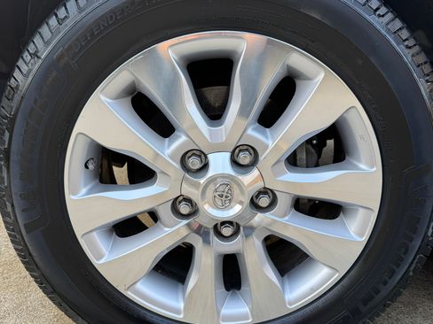 Used 2012 Toyota Sequoia Platinum image 12