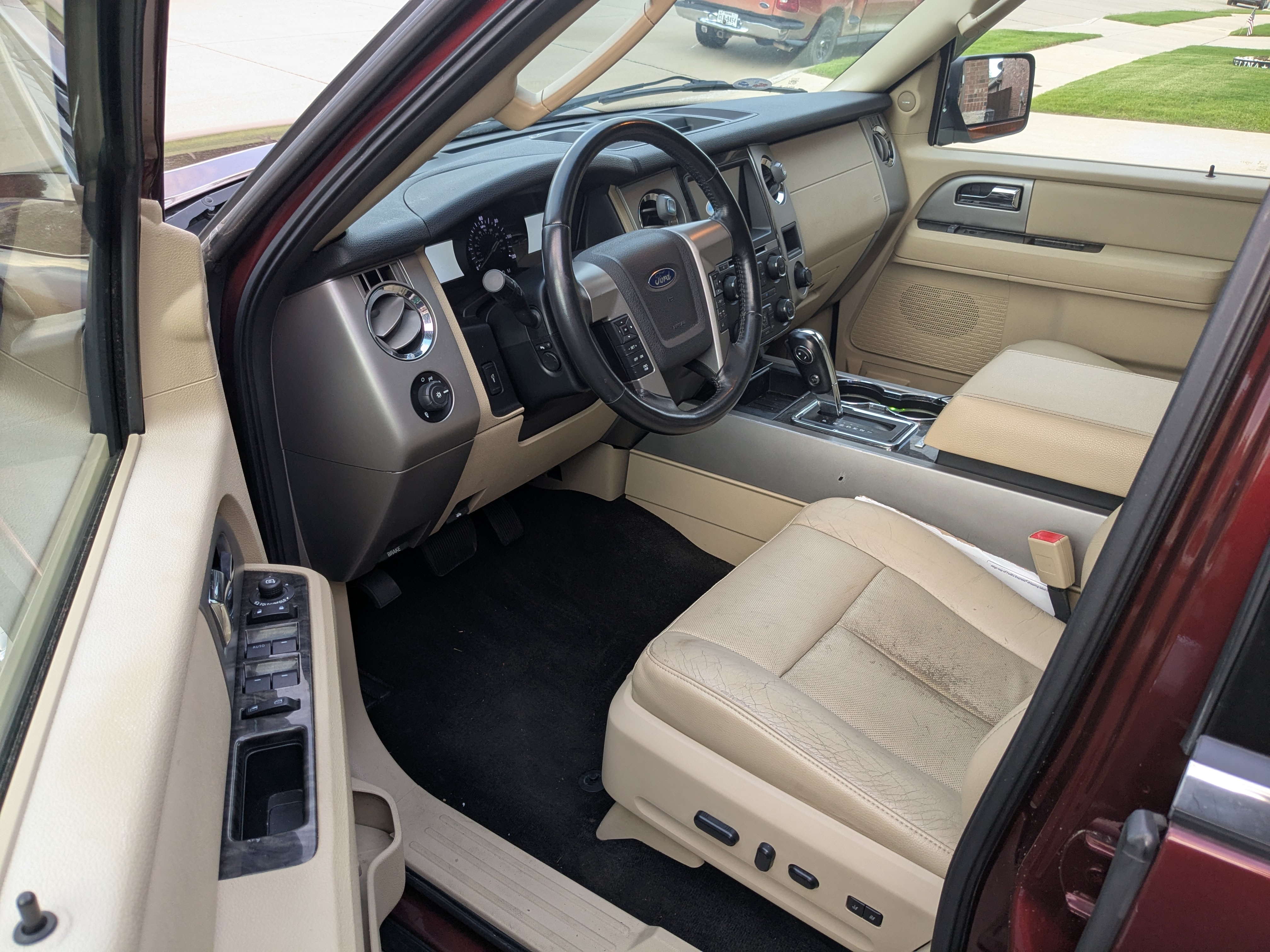 Used 2016 Ford Expedition Limited w/ Equipment Group 301A AWD/4WD image 9
