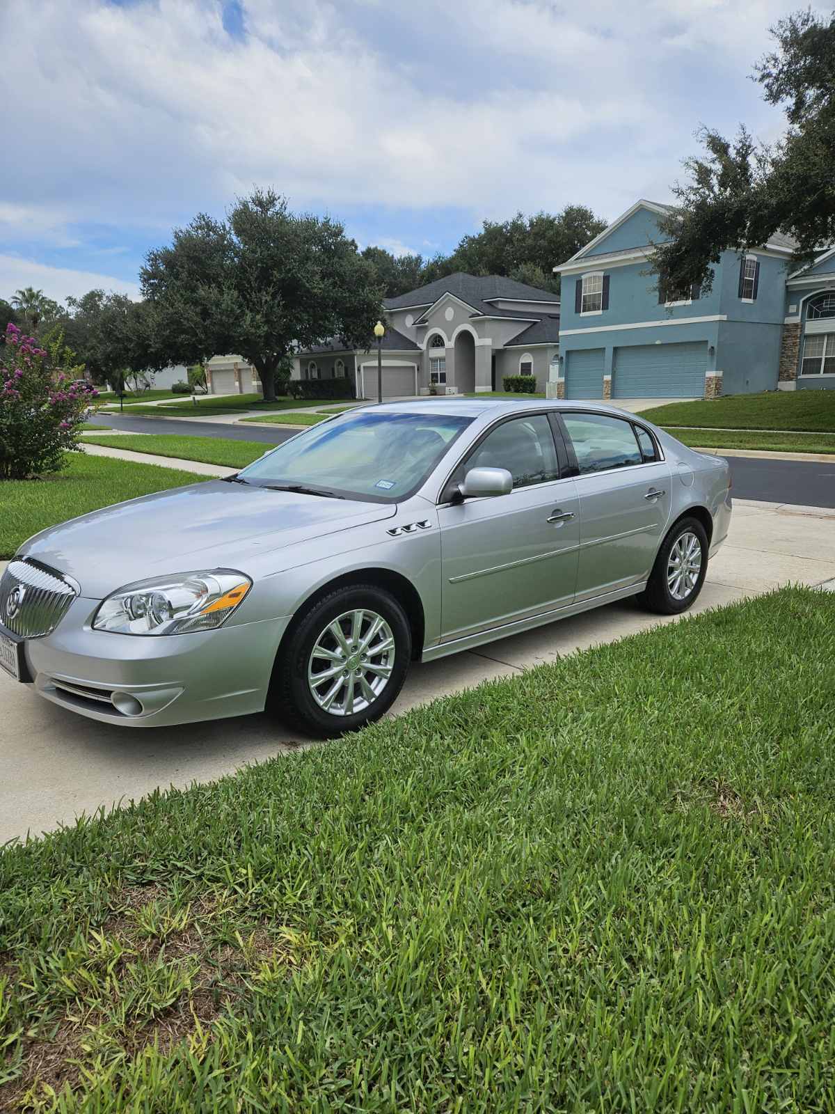 Used 2011 Buick Lucerne CXL FWD image 8