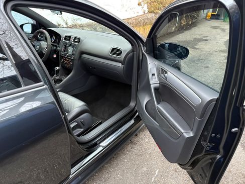 Used 2012 Volkswagen Golf 4-Door image 24