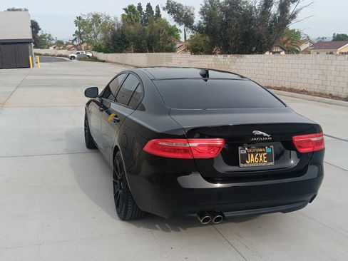 Used 2017 Jaguar XE image 8