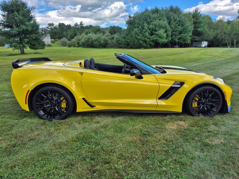 Used 2016 Chevrolet Corvette Z06 w/ 3LZ Preferred Equipment Group RWD image 6