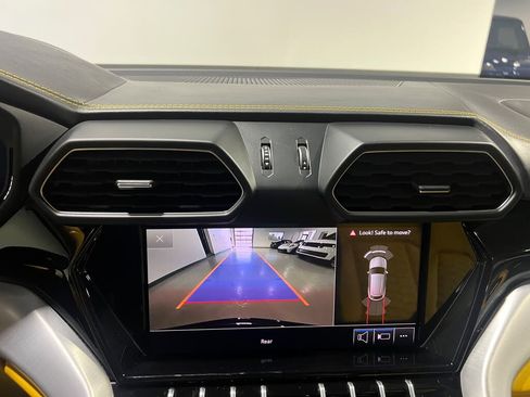Used 2021 Lamborghini Urus AWD/4WD image 20