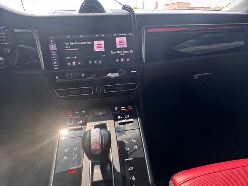 Used 2022 Porsche Macan AWD/4WD image 4