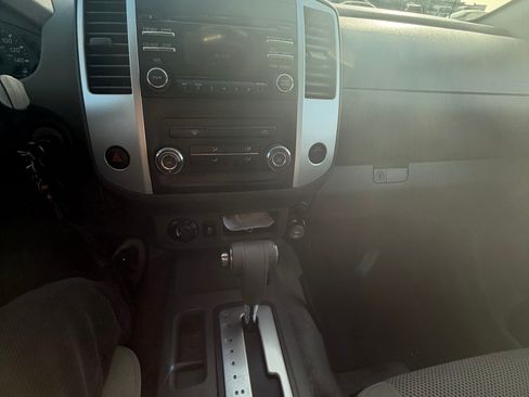 Used 2014 Nissan Frontier SV image 15