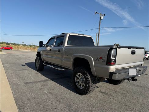 Used 2006 Chevrolet Silverado 2500 LT w/ Heavy-Duty Power Package AWD/4WD image 4
